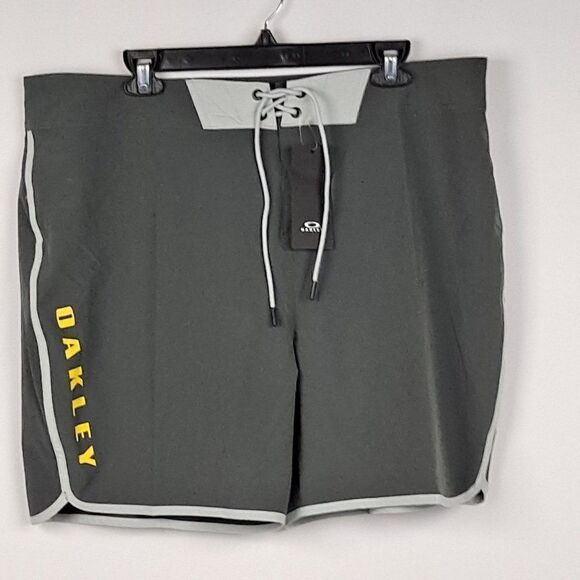 Oakley Mens Board Shorts NWT - Picture 1 of 10
